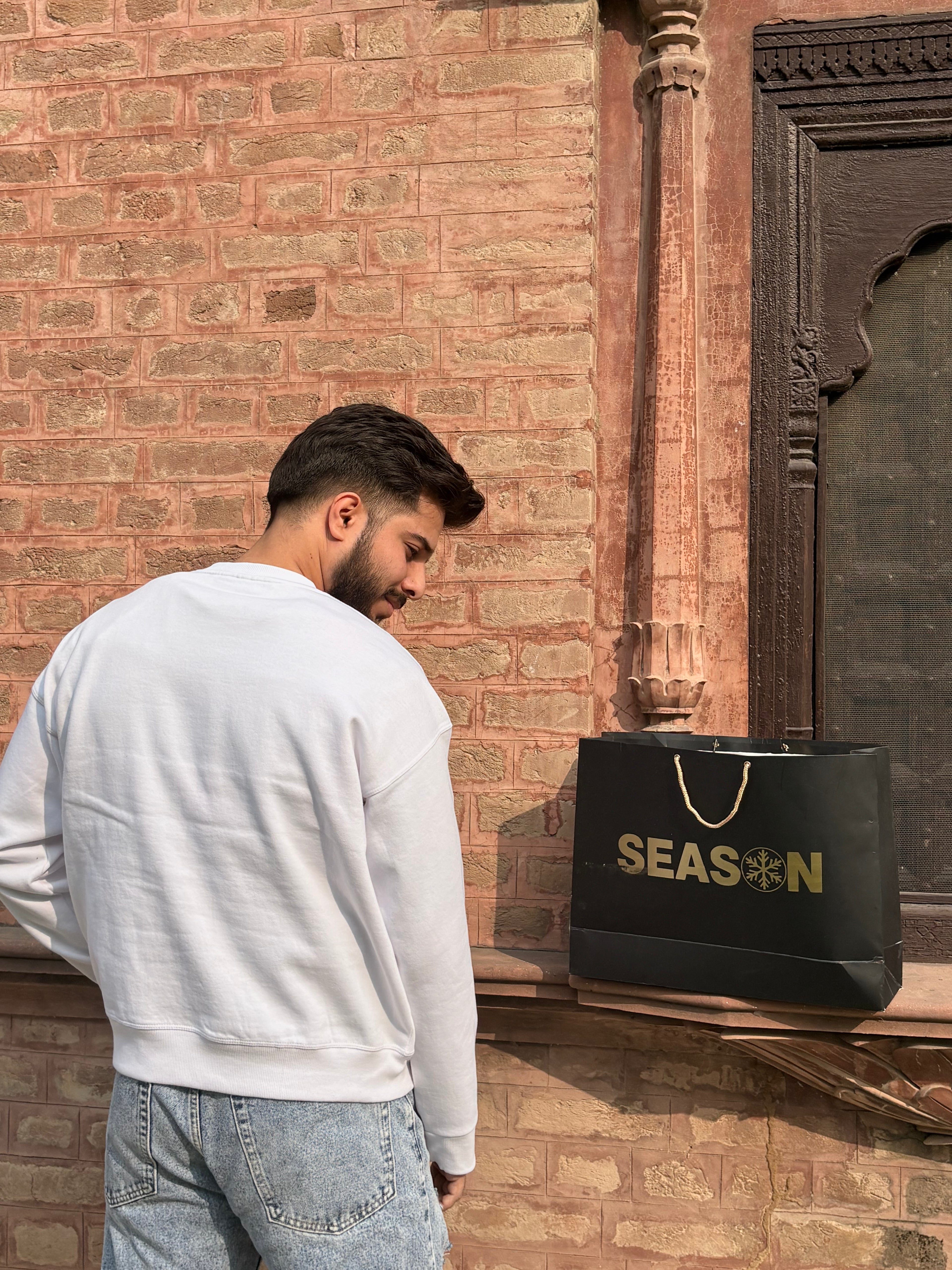 Season Signature Oversized Sweatshirt - White