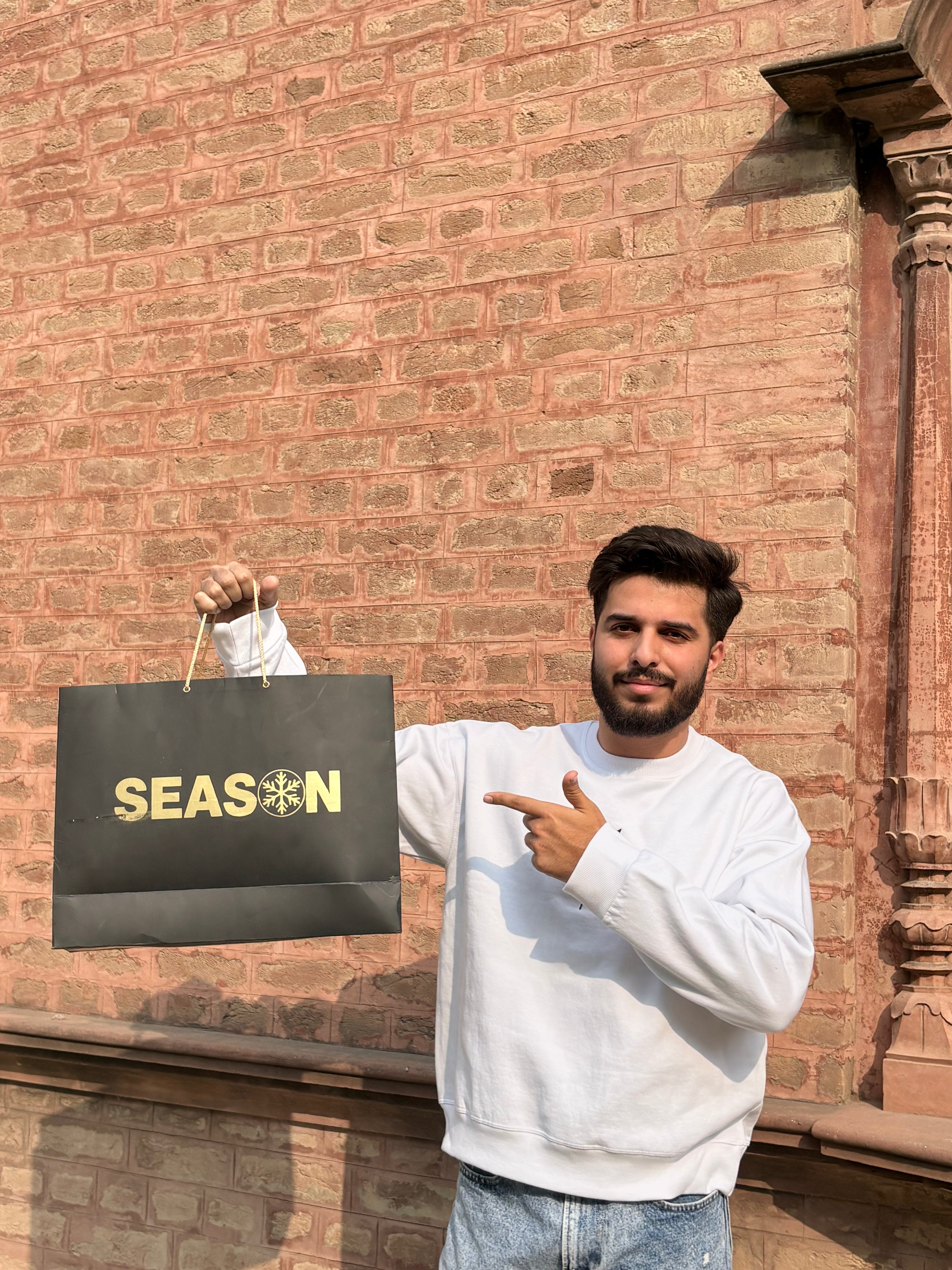 Season Signature Oversized Sweatshirt - White