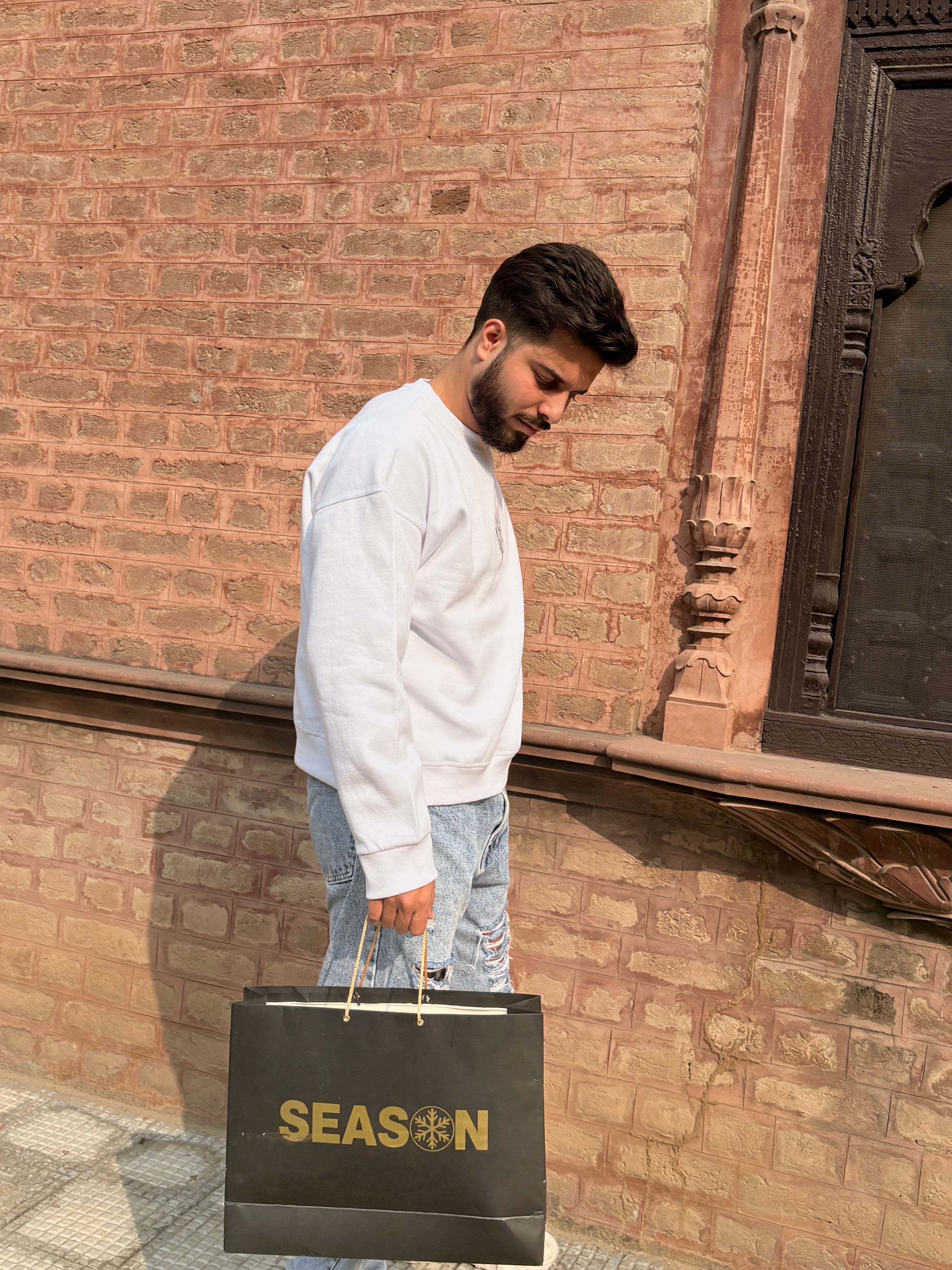 Season Signature Oversized Sweatshirt - White