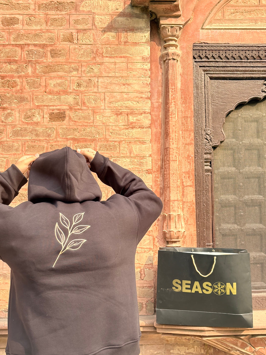 Season Signature Oversized Hoodie -Black