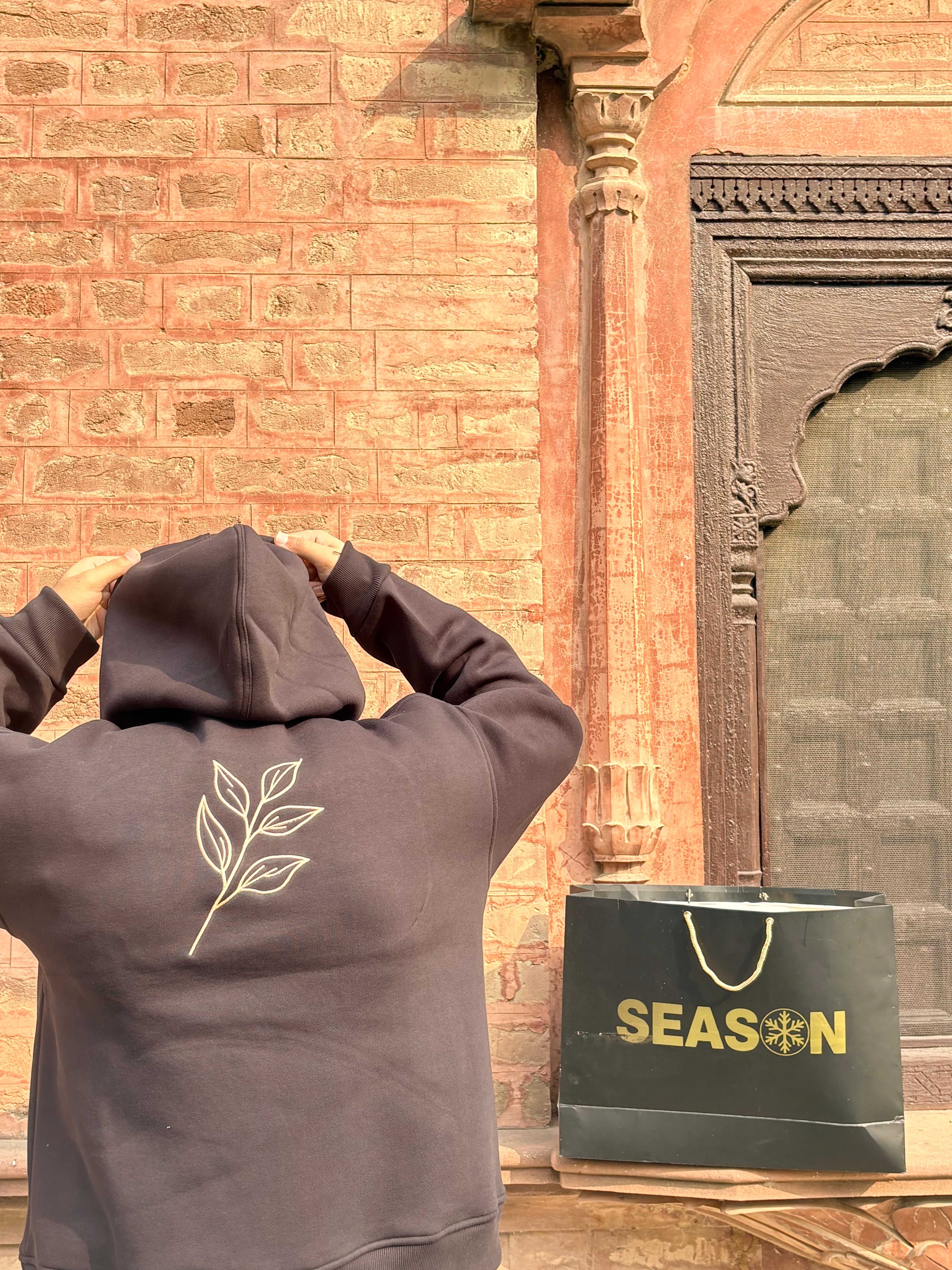 Season Signature Oversized Hoodie -Black